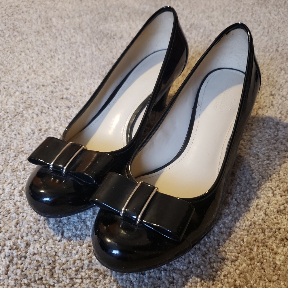 Naturalizer Black Heels Size 8 with Bow Detail